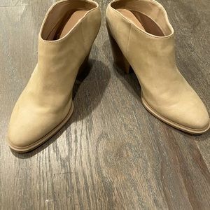 Fashionable Tan Suede chunky heel booties size 8